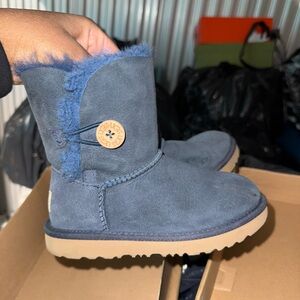UGG Navy Bailey Button girls sz 12